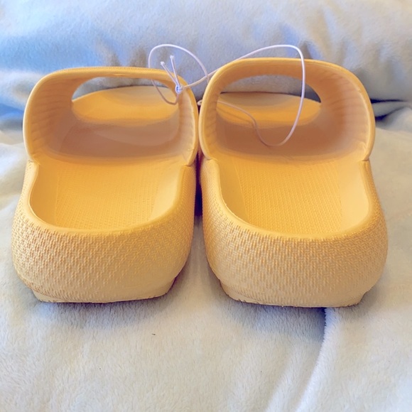 MENORE. THICK SOLE YELLOW SLIDES-CUTE-COMFORTABLE - Picture 4 of 9